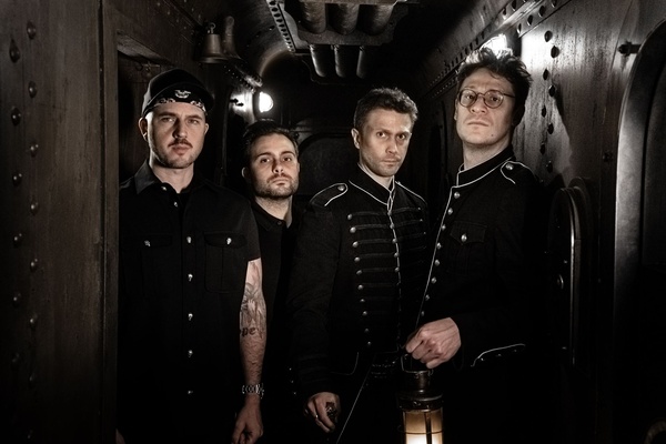 67_185_MAGOYOND_ZEPPELIN.jpg